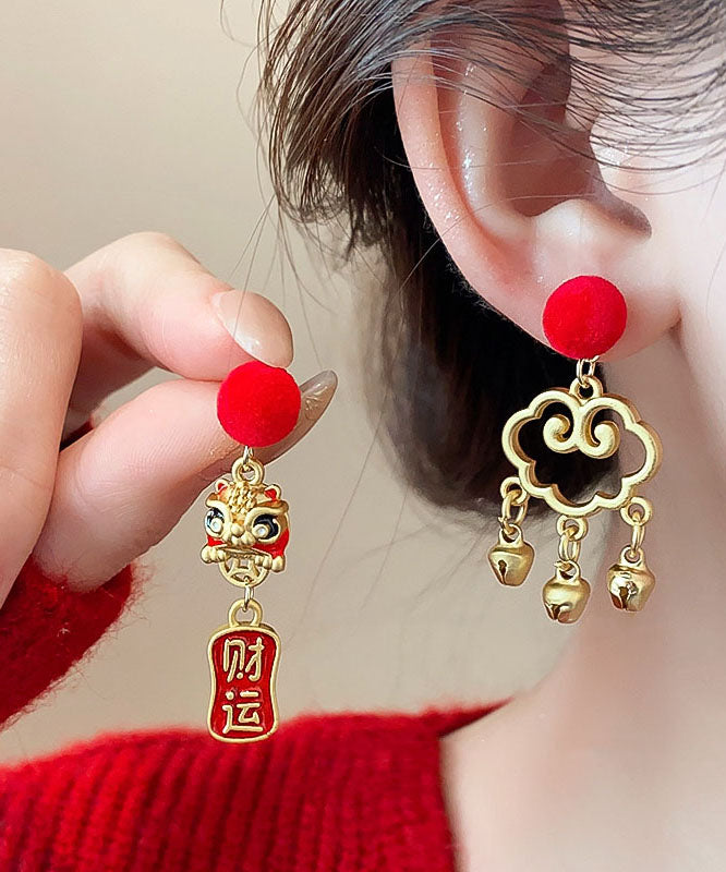Magnifiques boucles d'oreilles pendantes asymétriques en argent sterling rouge surdoré, motif danse du lion et nuages ​​de bon augure - TrendAura