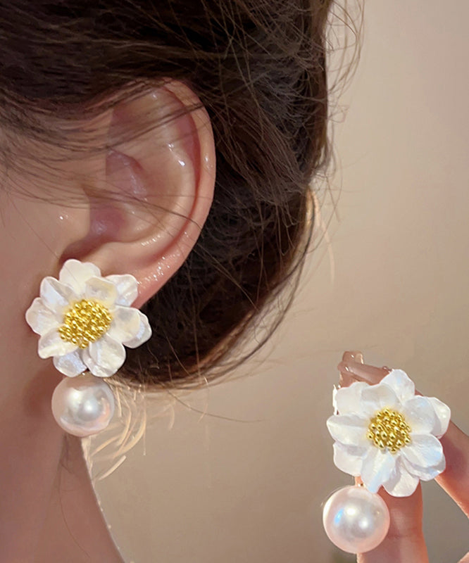 Magnifiques boucles d'oreilles pendantes florales en alliage acrylique blanc avec perles - TrendAura