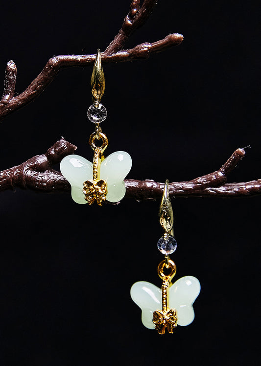 Magnifiques boucles d'oreilles pendantes en jade papillon blanc et dorure - TrendAura