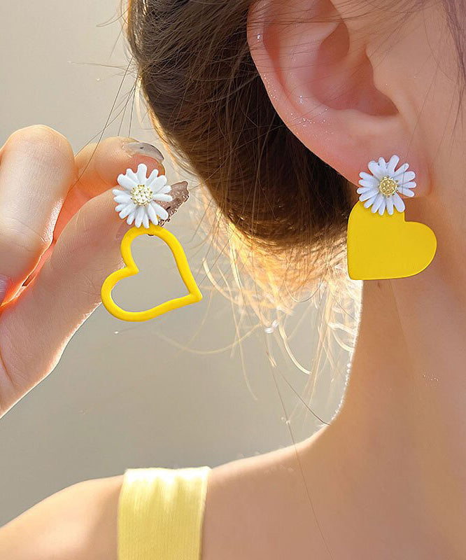 Magnifiques boucles d'oreilles à tige asymétriques en alliage jaune émaillé cuit motif floral - TrendAura