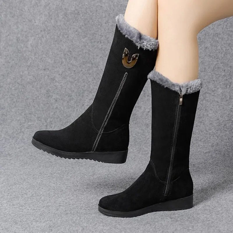 Comfortable winter boots with fur trim