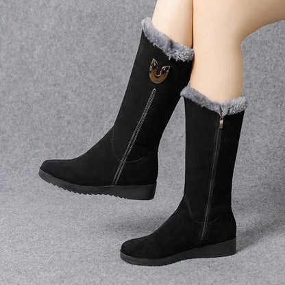 Comfortable winter boots with fur trim