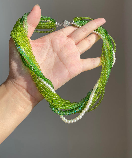 Collier de perles superposées en résine de cristal vert de Bohême - TrendAura