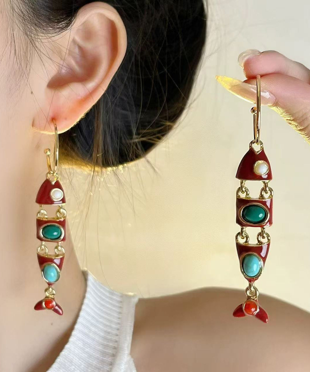 Boucles d'oreilles pendantes bohèmes en alliage de cuivre émaillé, forme de poisson, colorblock. - TrendAura