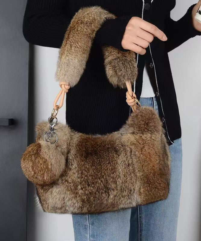 Sac à main en fourrure duveteuse marron Boutique - TrendAura