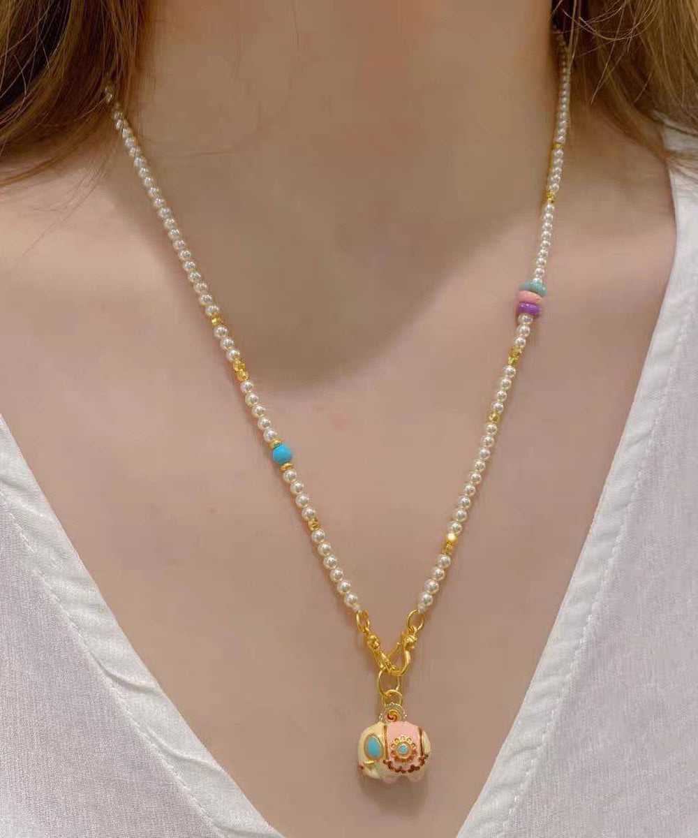 Collier avec pendentif petit éléphant en alliage d'or et perles - TrendAura
