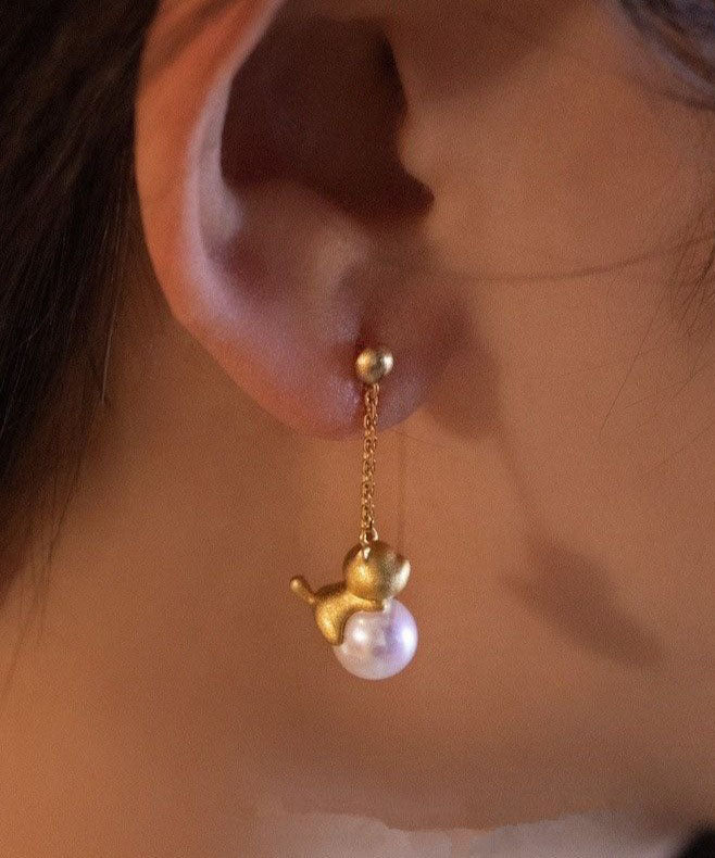Boucles d'oreilles pendantes en argent sterling doré et perles de petits chats - TrendAura