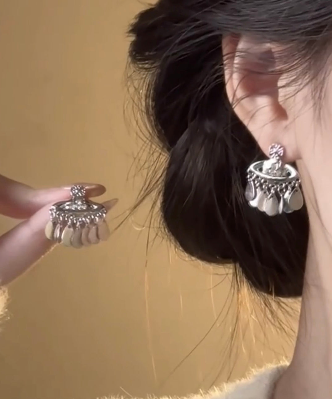 Boucles d'oreilles pendantes à pampilles et paillettes Saturn en cuivre doré et zircon - TrendAura