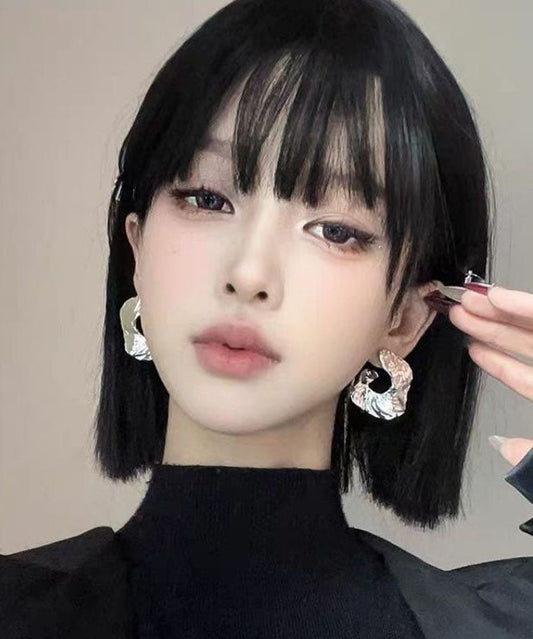 Boucles d'oreilles créoles asymétriques froissées en métal et soie Boutique - TrendAura