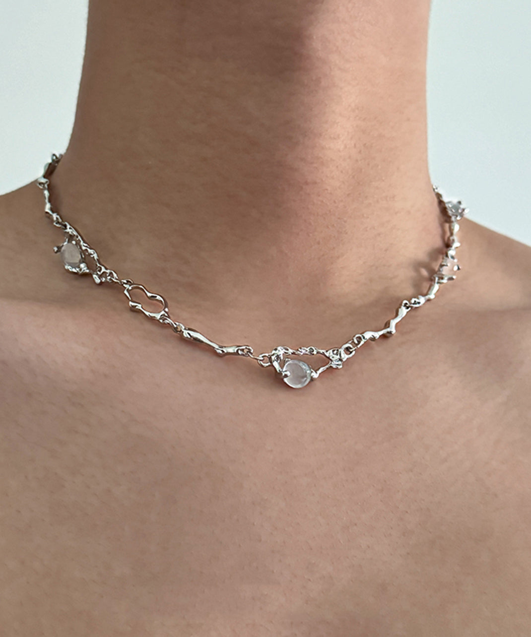 Collier avec pendentif asymétrique en acier inoxydable et pierre œil de chat Boutique Silk - TrendAura