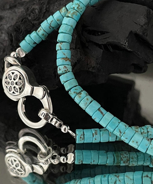 Collier avec pendentif en forme de fleurs de cerisier en acier inoxydable et perles turquoises - TrendAura