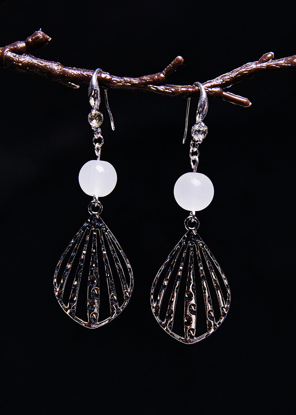 Boucles d'oreilles pendantes en pierre précieuse ajourée blanche Boutique - TrendAura