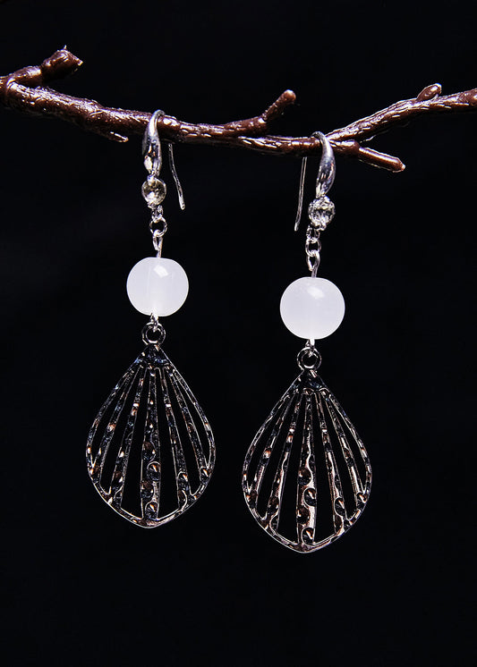 Boucles d'oreilles pendantes en pierre précieuse ajourée blanche Boutique - TrendAura