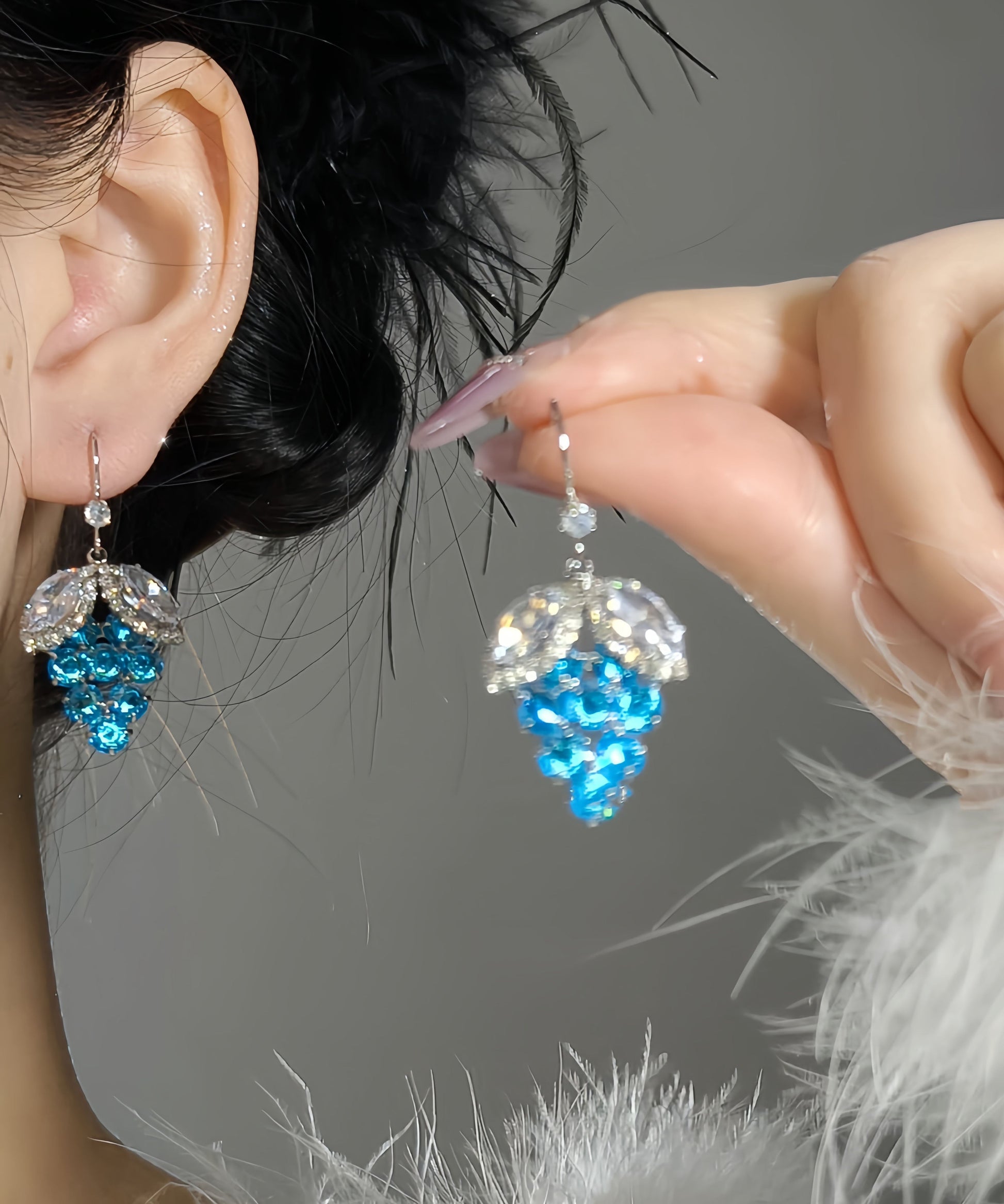 Boucles d'oreilles pendantes en argent sterling bleu et zircon, ornées de raisins. - TrendAura