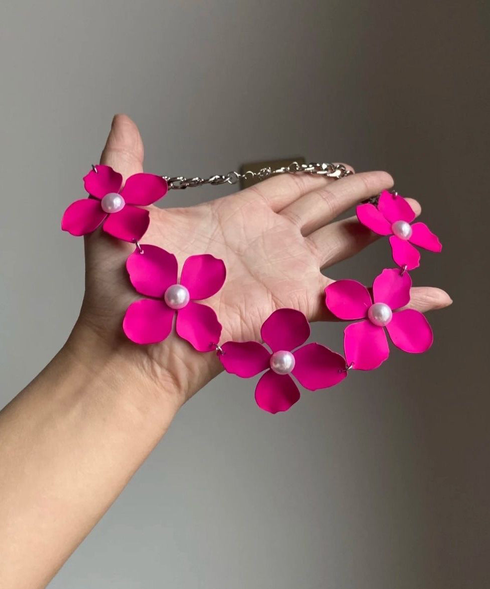 Collier court en alliage métallique avec perles et rose, style princesse Flora - TrendAura