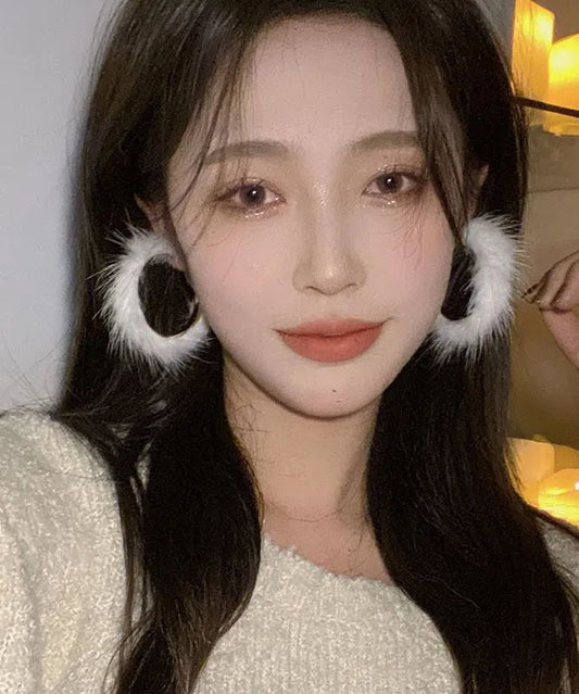 Boucles d'oreilles créoles en fourrure duveteuse surdorée en cuivre blanc - TrendAura