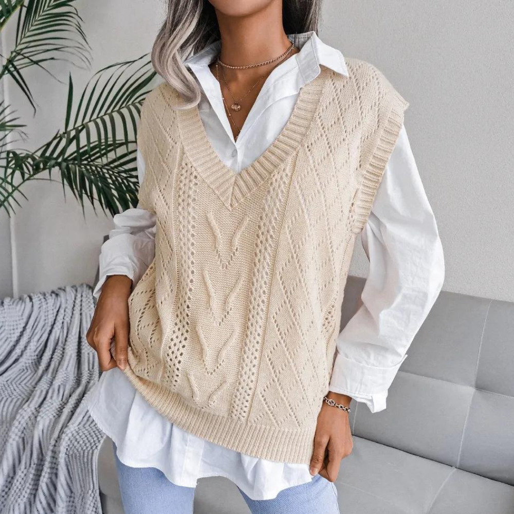 Anna | Women's vest with cable pattern made of soft yarn