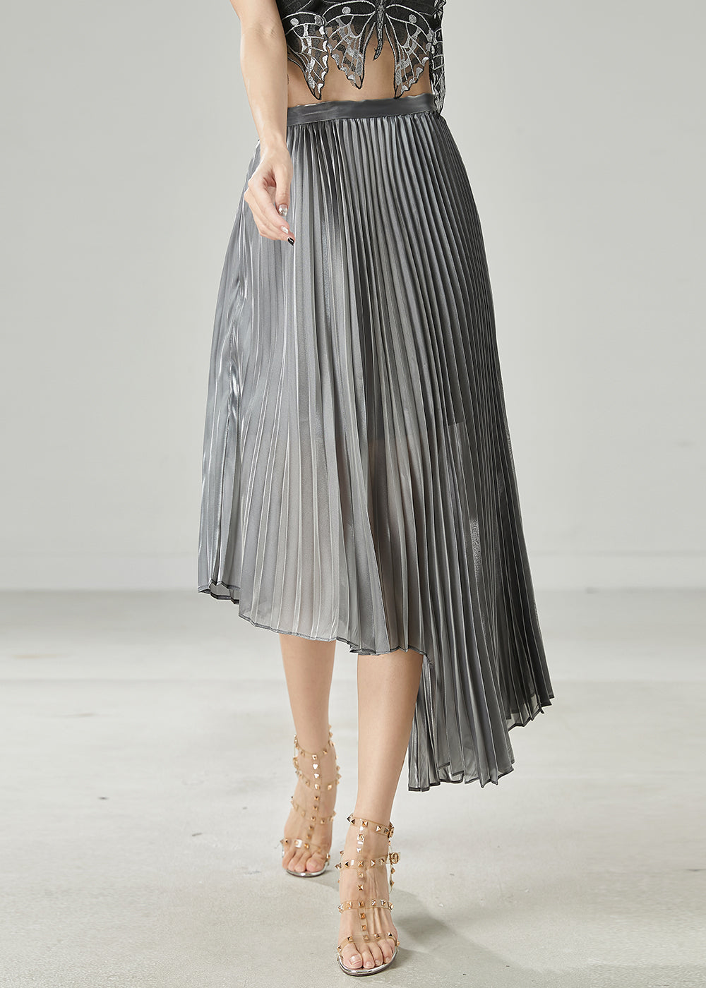 Jupe plissée en mousseline de soie grise chic et asymétrique pour l'été - TrendAura