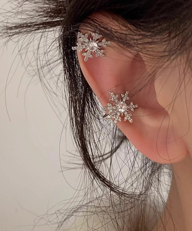 Boucles d'oreilles à tige en forme de flocon de neige en cuivre plaqué platine et zircone - TrendAura