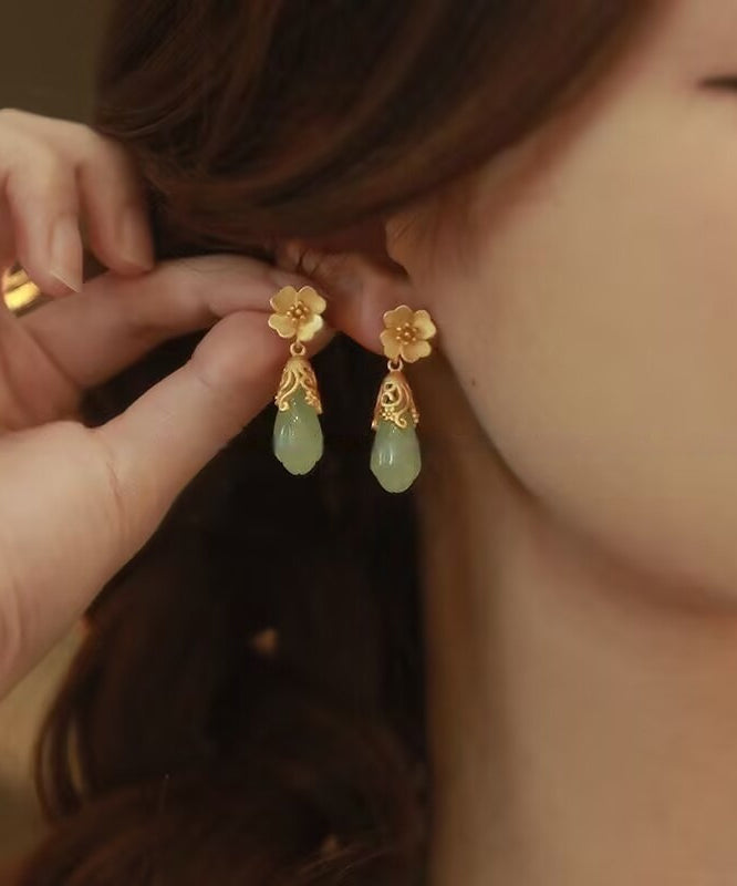 Boucles d'oreilles pendantes en alliage d'or et de cuivre, style chinois, avec motif floral et goutte d'eau en jade. - TrendAura