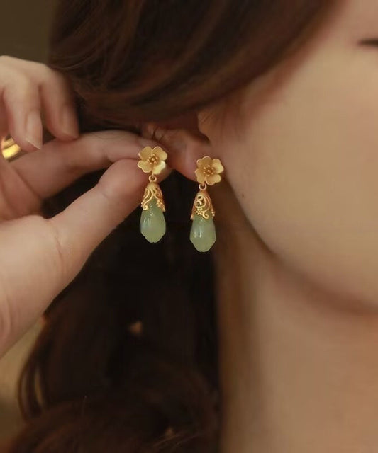Boucles d'oreilles pendantes en alliage d'or et de cuivre, style chinois, avec motif floral et goutte d'eau en jade. - TrendAura