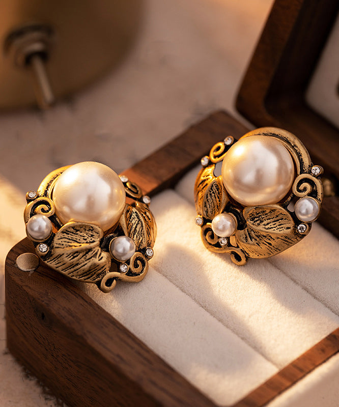Boucles d'oreilles à tige en perles incrustées d'or blanc antique de style chinois - TrendAura