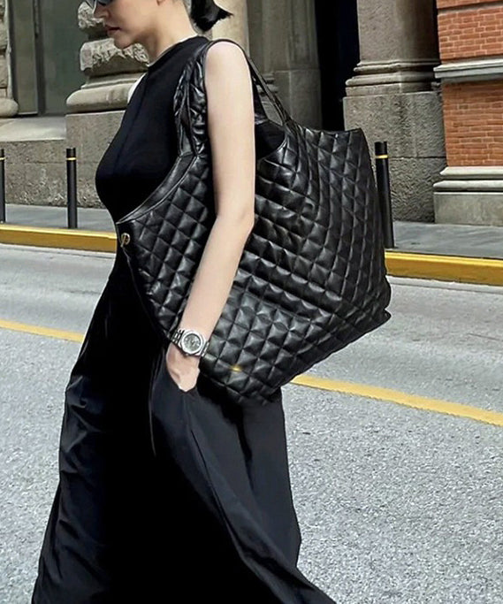 Sac à main élégant en peau de mouton noire, polyvalent et durable - TrendAura