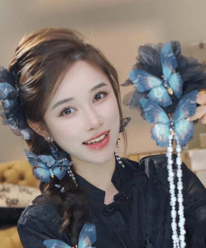 Épingle à cheveux élégante en tissu bleu zircon avec perles et pompon - TrendAura
