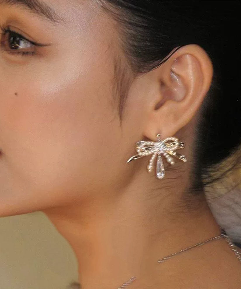 Boucles d'oreilles à tige élégantes en soie, cuivre, zircon, perle et goutte d'eau - TrendAura