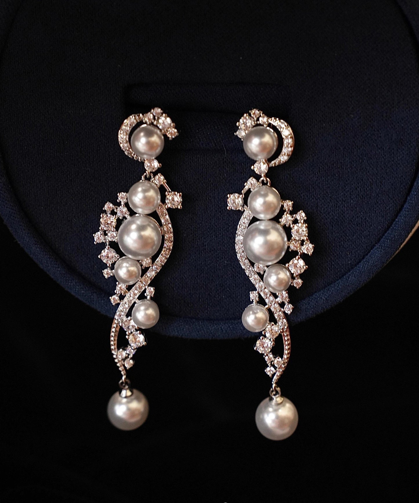 Boucles d'oreilles pendantes élégantes en argent sterling et zircon blanc - TrendAura