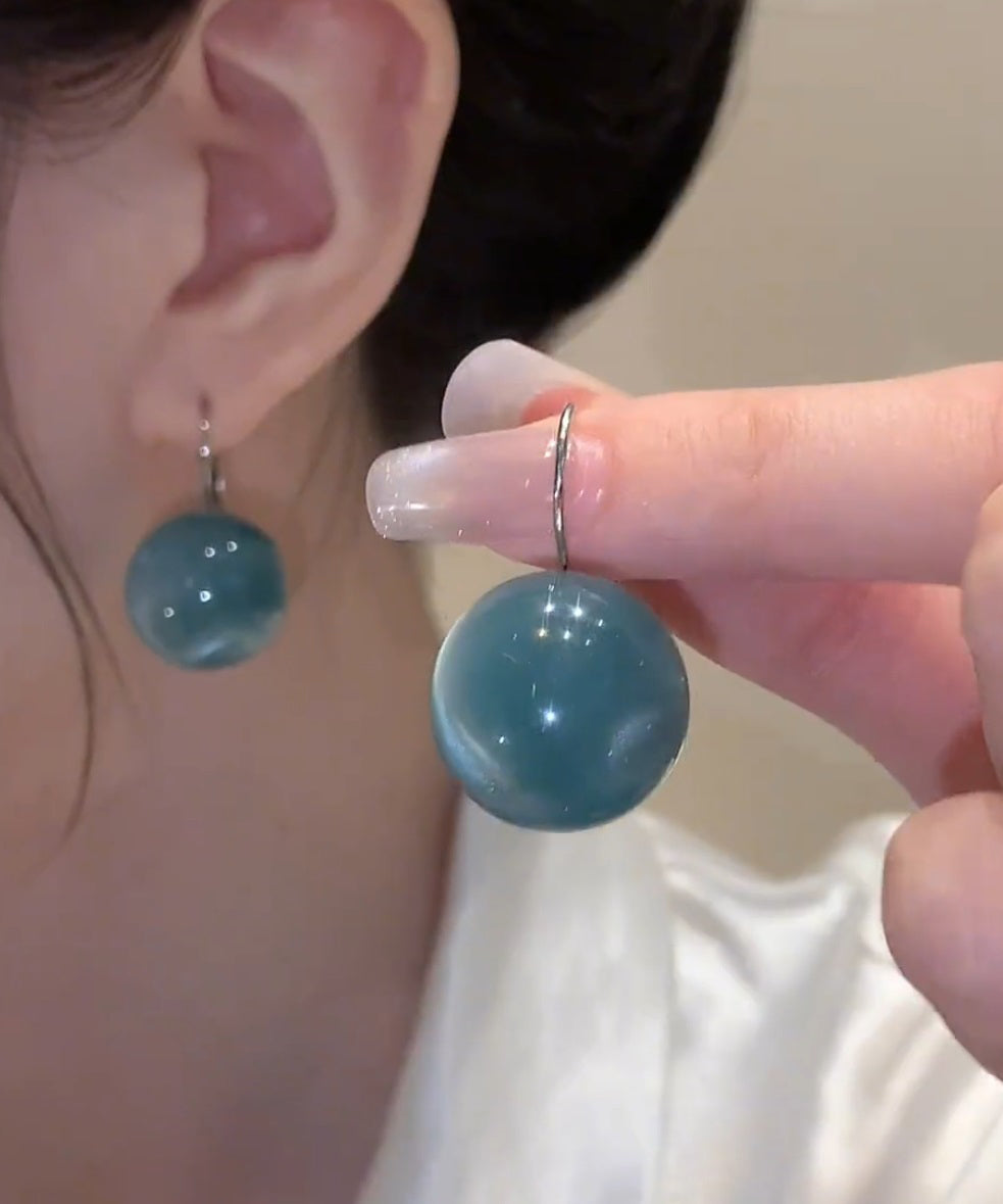 Boucles d'oreilles pendantes en argent sterling bleu avec boules mignonnes - TrendAura