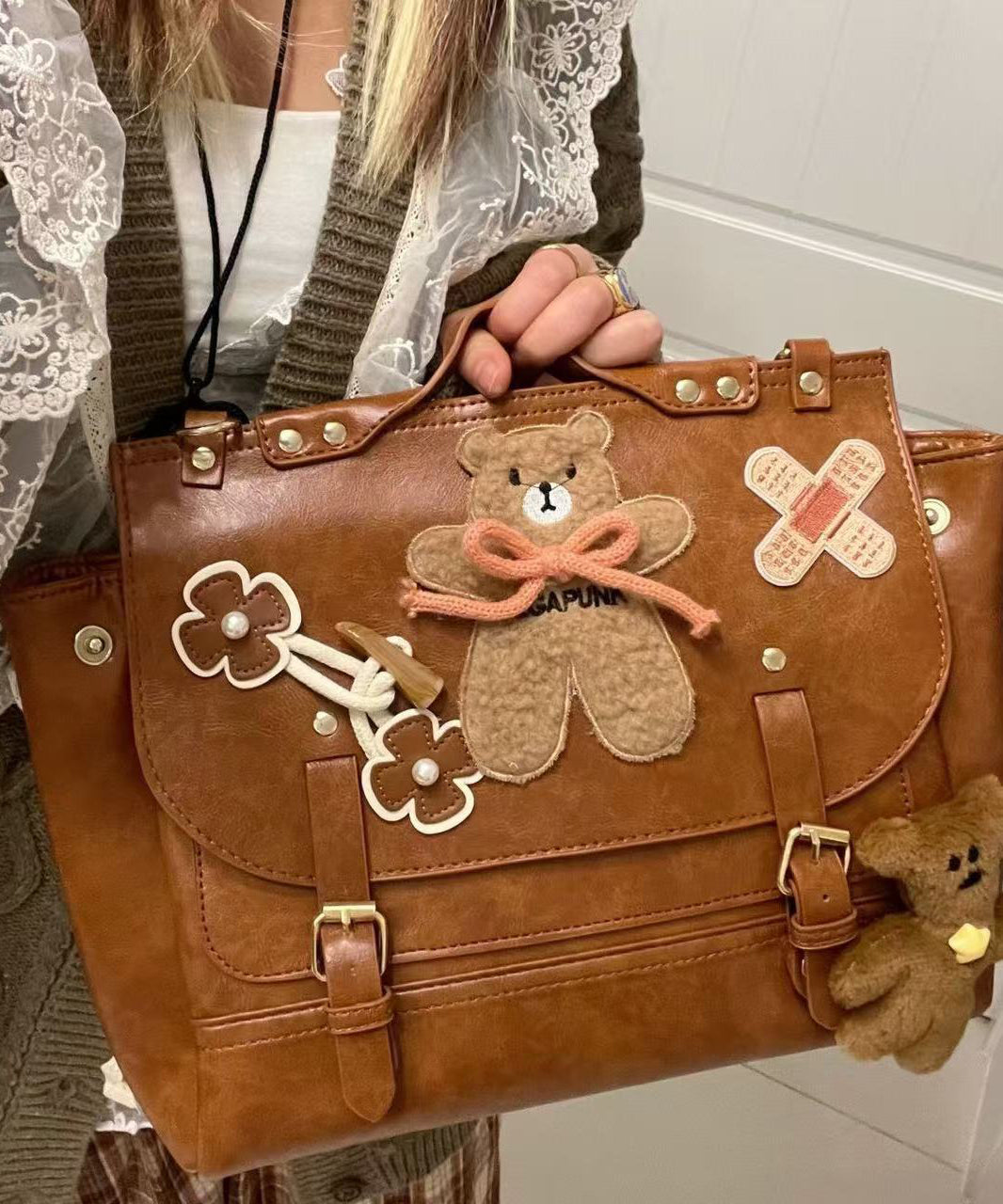 Sac à dos en similicuir avec motif ours brun - TrendAura