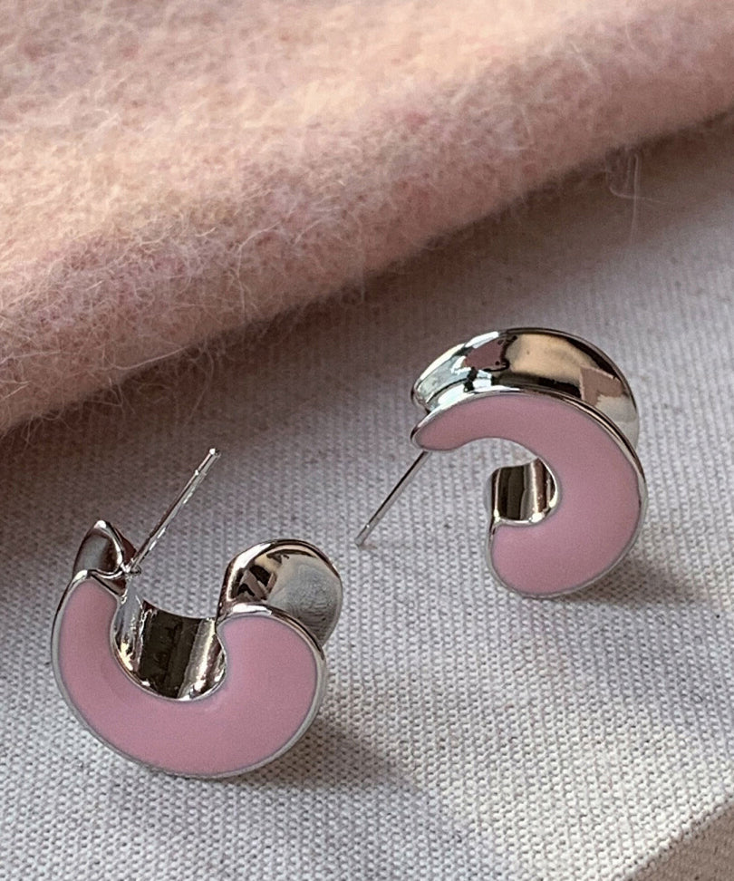 Jolies boucles d'oreilles créoles en argent sterling rose en forme de C avec glaçage goutte à goutte - TrendAura