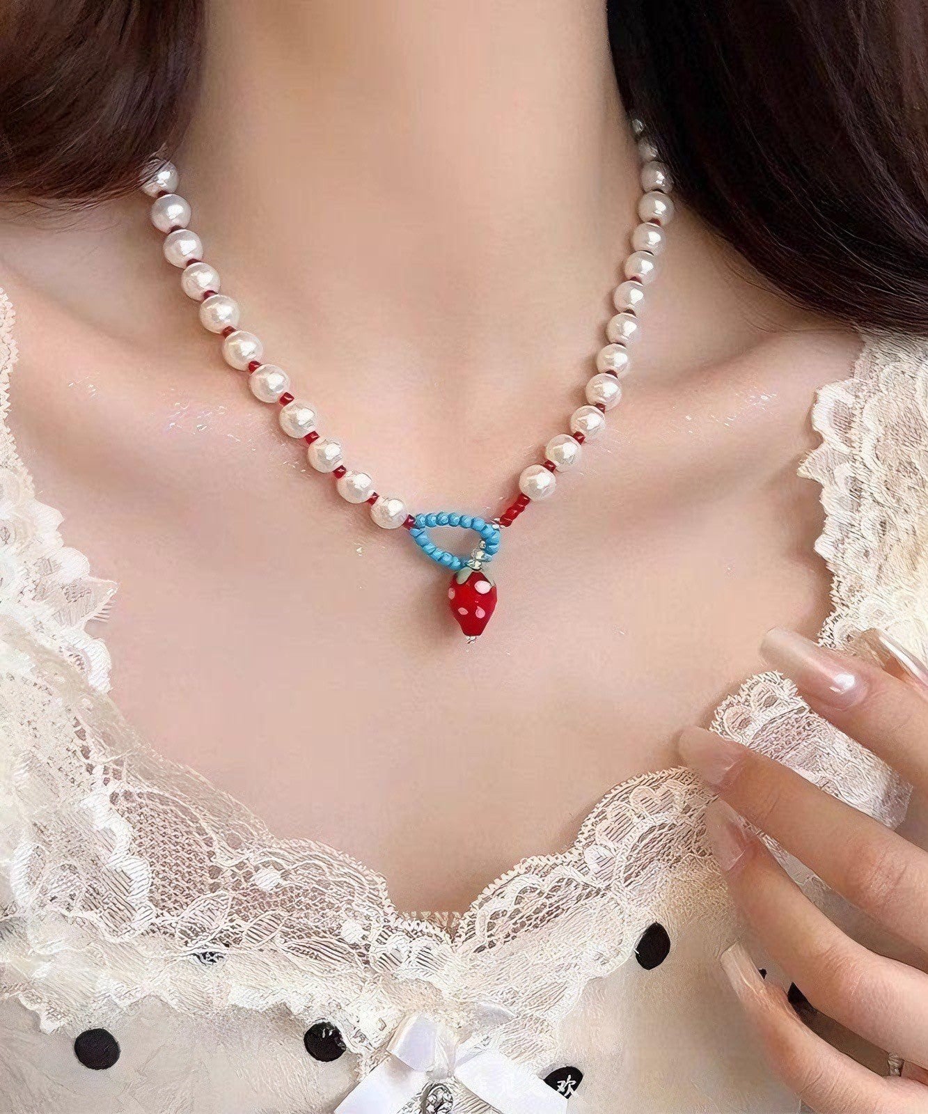 Joli collier princesse en alliage blanc avec perles et fraises - TrendAura