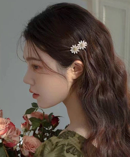 Jolie paire d'épingles à cheveux en résine blanche cuivrée avec motif marguerite floral - TrendAura