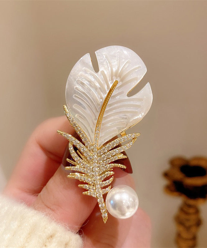 Jolie broche en cuivre blanc et zircon avec nacre - TrendAura
