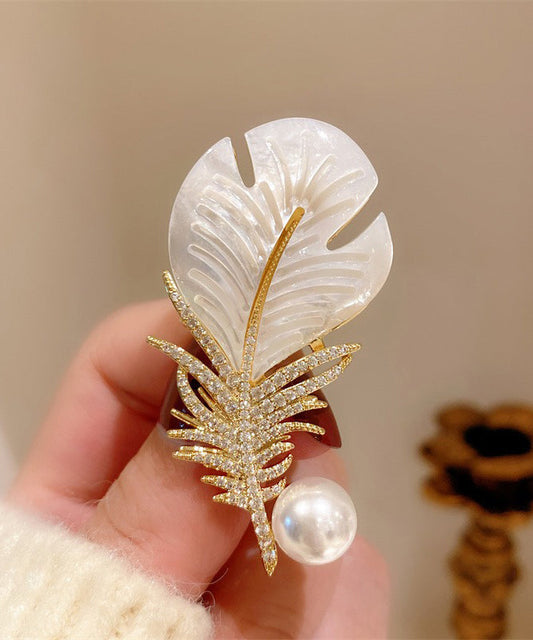 Jolie broche en cuivre blanc et zircon avec nacre - TrendAura