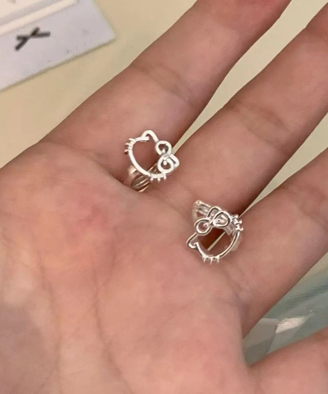 Boucles d'oreilles à tige en cuivre et zirconium KT pour chat - TrendAura