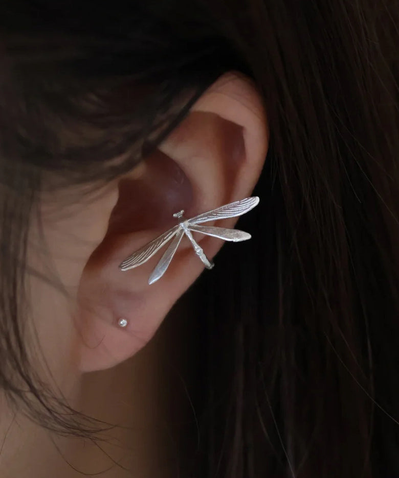 Boucles d'oreilles à tige en argent sterling et soie en forme de libellule - TrendAura