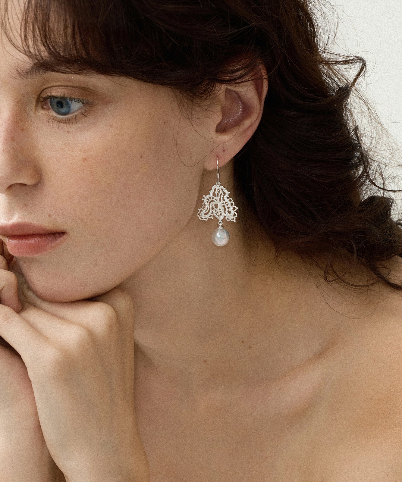 Boucles d'oreilles pendantes en argent sterling blanc avec perles et dentelle - TrendAura