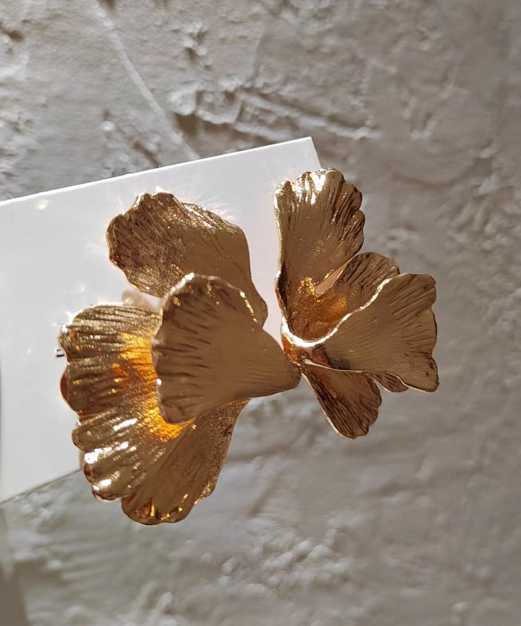 Boucles d'oreilles à tige en alliage de métal jaune en forme de feuille de ginkgo - TrendAura