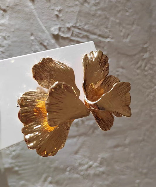 Boucles d'oreilles à tige en alliage de métal jaune en forme de feuille de ginkgo - TrendAura