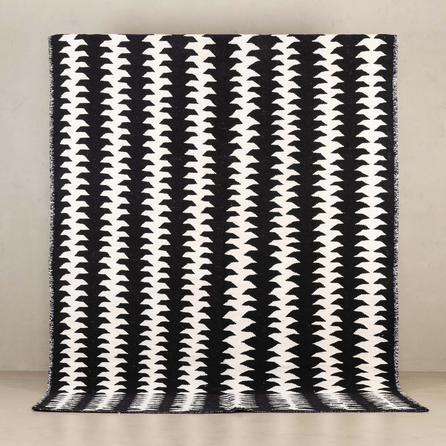 Fadma - taznakht kilim rug - TrendAura