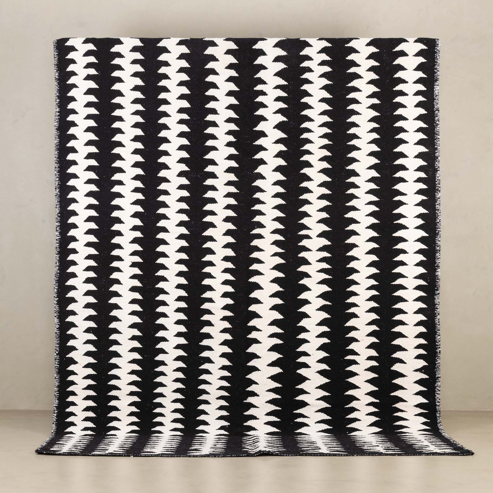 Fadma - taznakht kilim rug - TrendAura