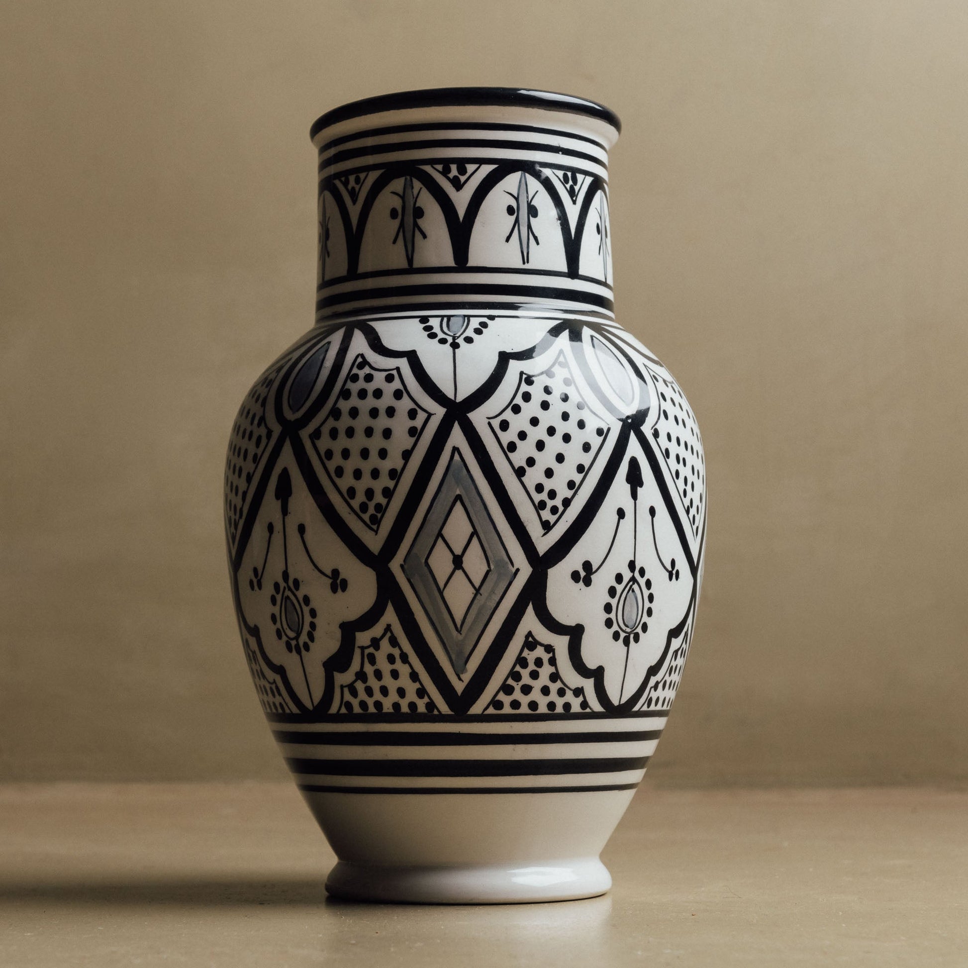Fez Noir Vase - Handcrafted Moroccan Decor - TrendAura