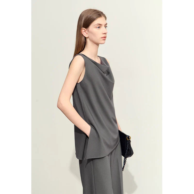 Women's summer outfit with swing collar