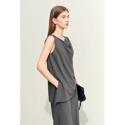 Women's summer outfit with swing collar