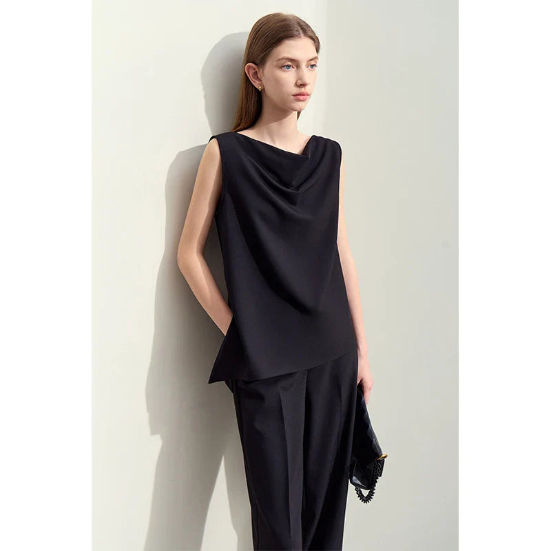 Women's summer outfit with swing collar