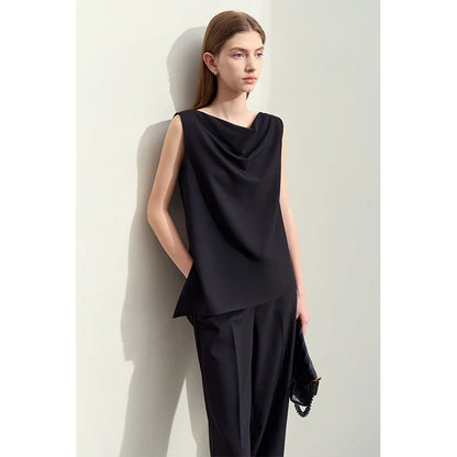 Women's summer outfit with swing collar