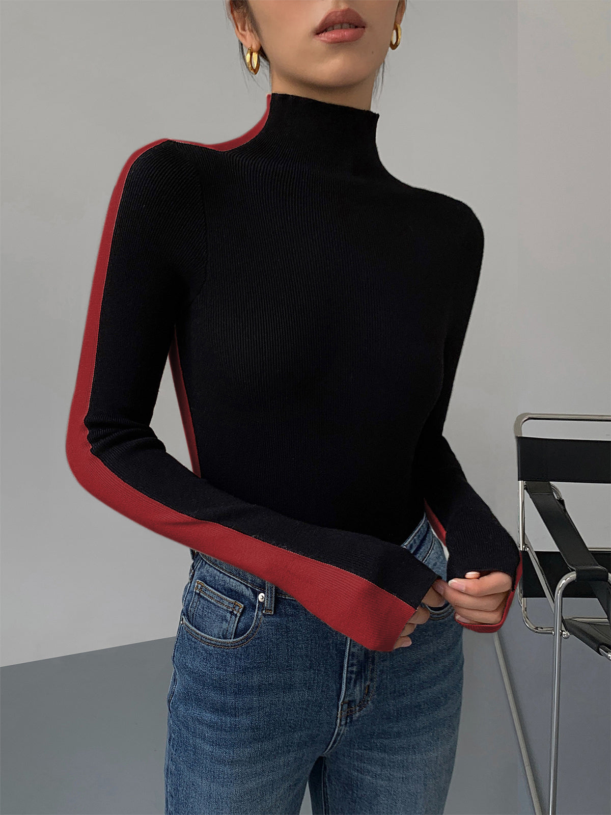 Women's knitted top with long sleeves